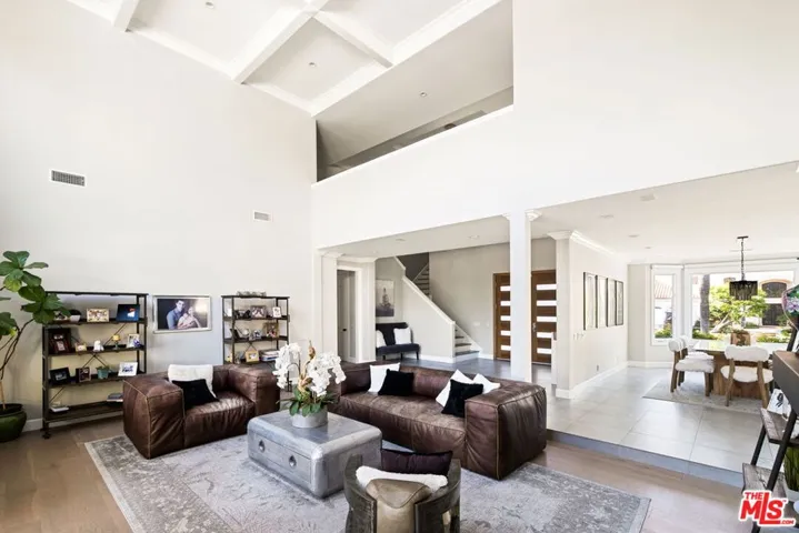 5325 Collingwood Circle, Calabasas, California 91302