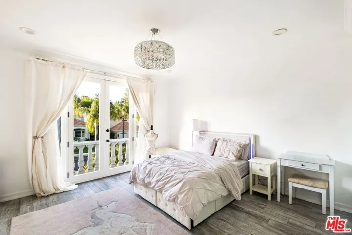 5325 Collingwood Circle, Calabasas, California 91302