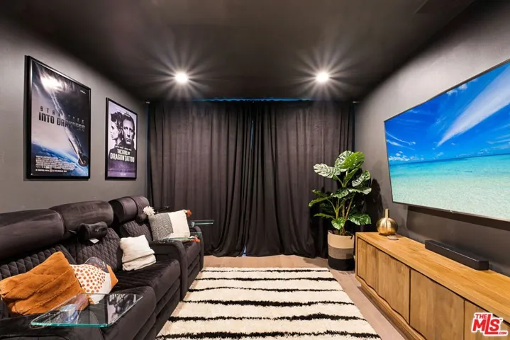 5325 Collingwood Circle, Calabasas, California 91302