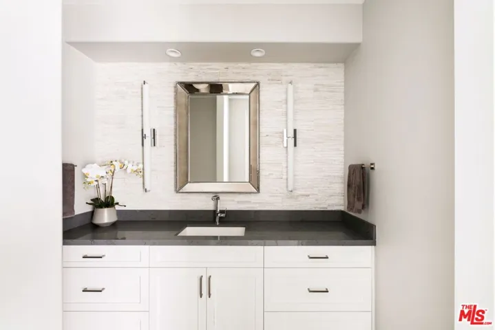5325 Collingwood Circle, Calabasas, California 91302