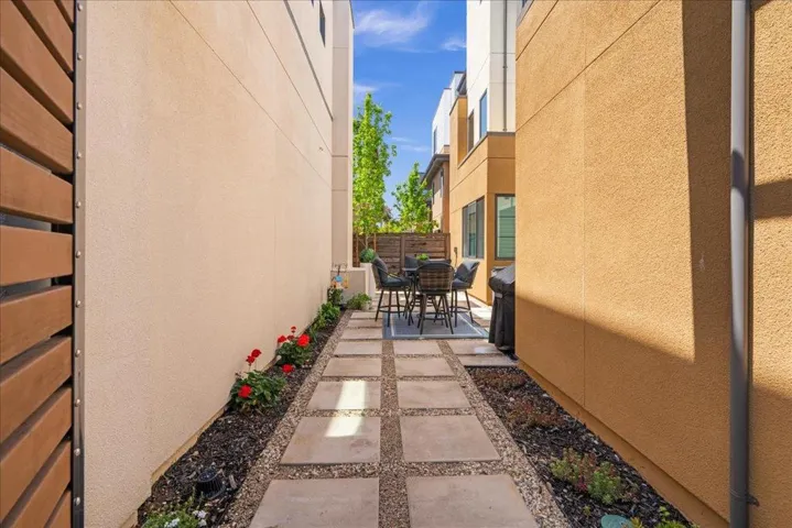 15040 Briggs Court, Los Gatos, California 95032