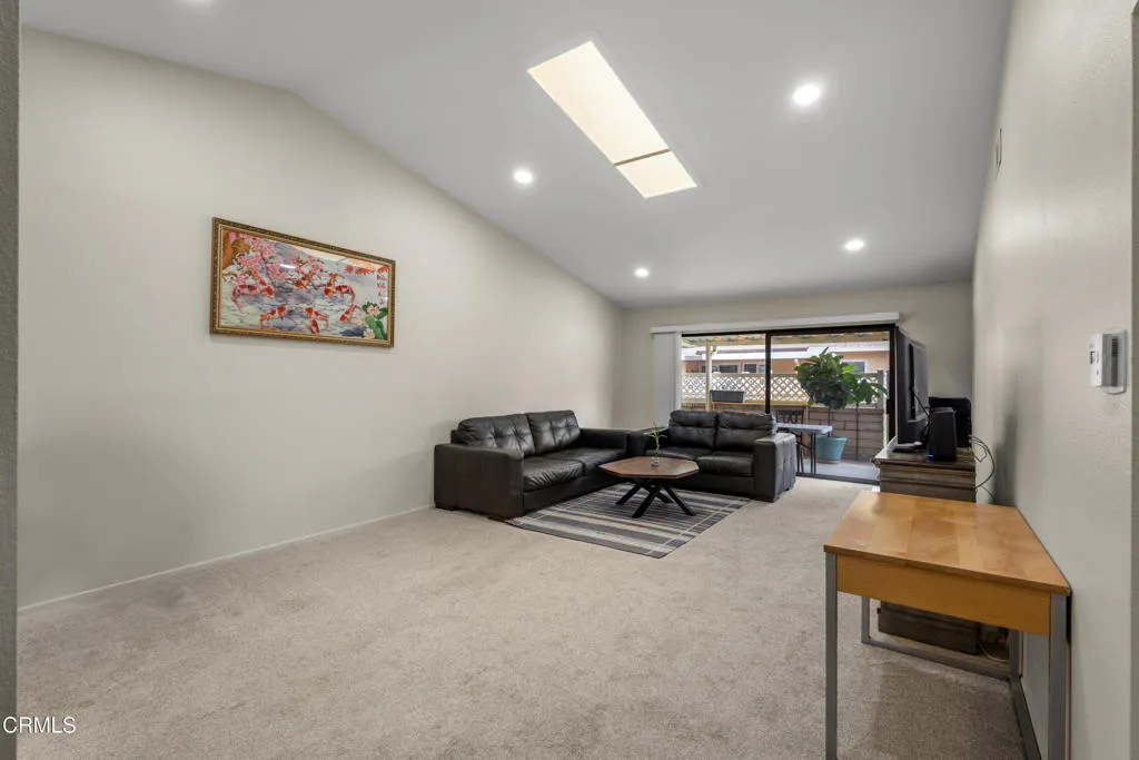 22218 Living room 2