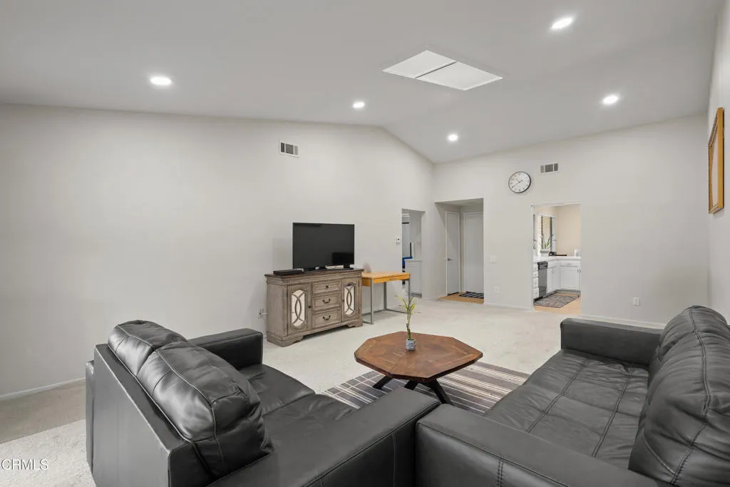 22218 Living room 4