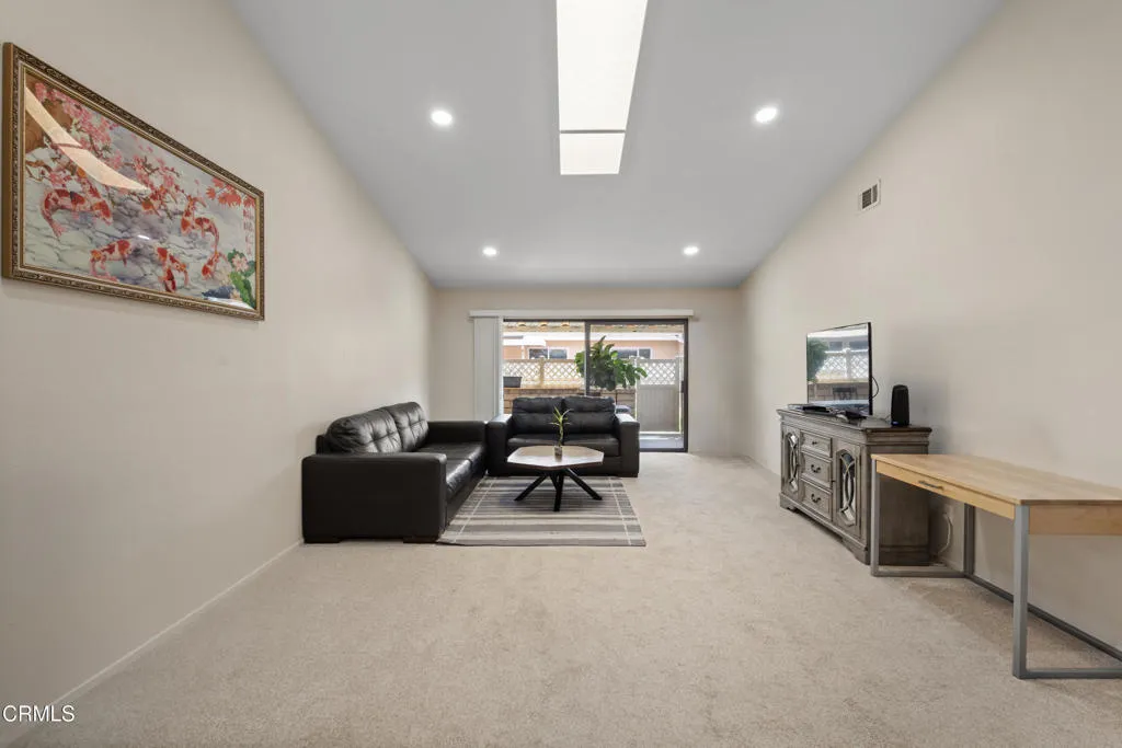 22218 Living room 1