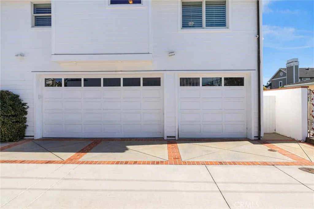 3 Car Garage