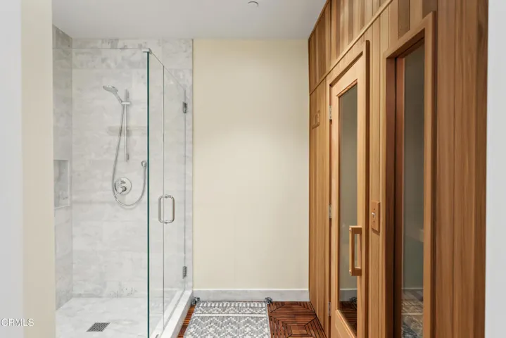 Sauna & Shower