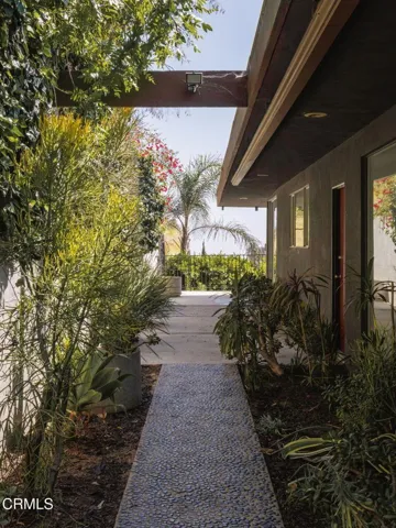 17-web-or-mls-1600 Sunset Plaza Dr by Pi