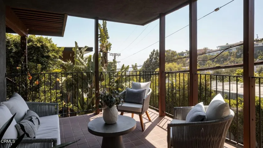 35-web-or-mls-1600 Sunset Plaza Dr by Pi