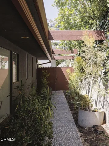 18-web-or-mls-1600 Sunset Plaza Dr by Pi