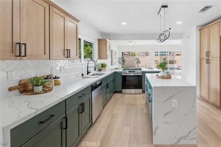 521 W Memory, Santa Ana, California 92706