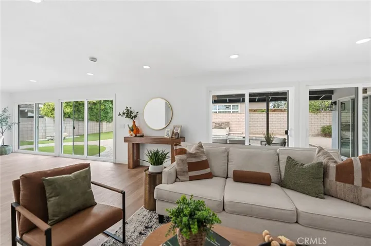 521 W Memory, Santa Ana, California 92706