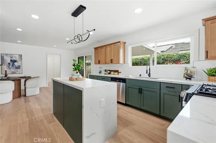 521 W Memory, Santa Ana, California 92706