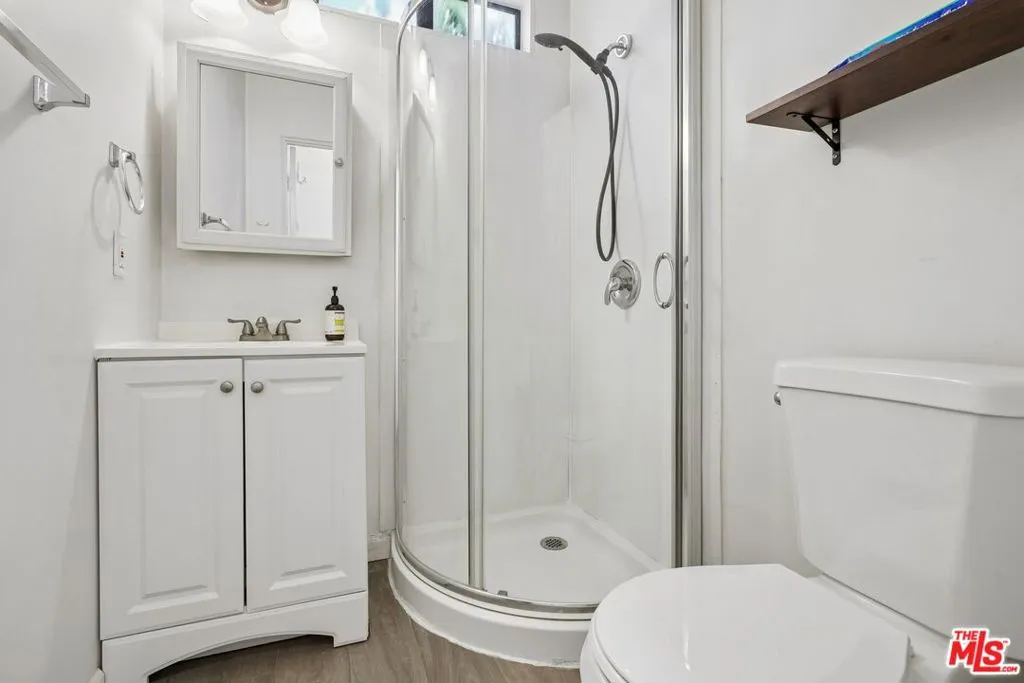 717 Bath