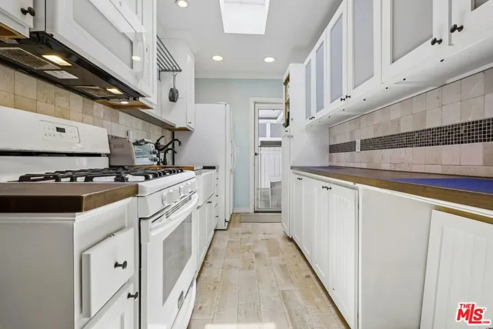 715 Kitchen