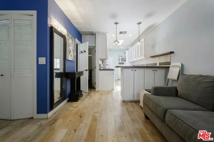 715 Living/kitchen