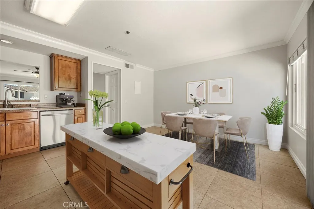 VIRTUALLY STAGED DINING ROOM AREA