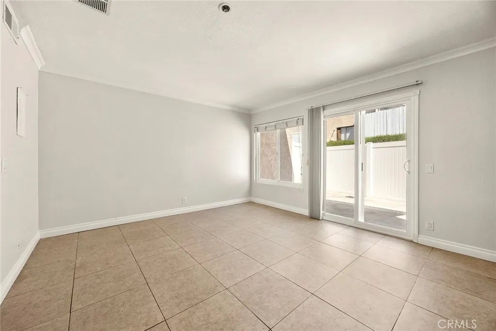 DINING ROOM AREA