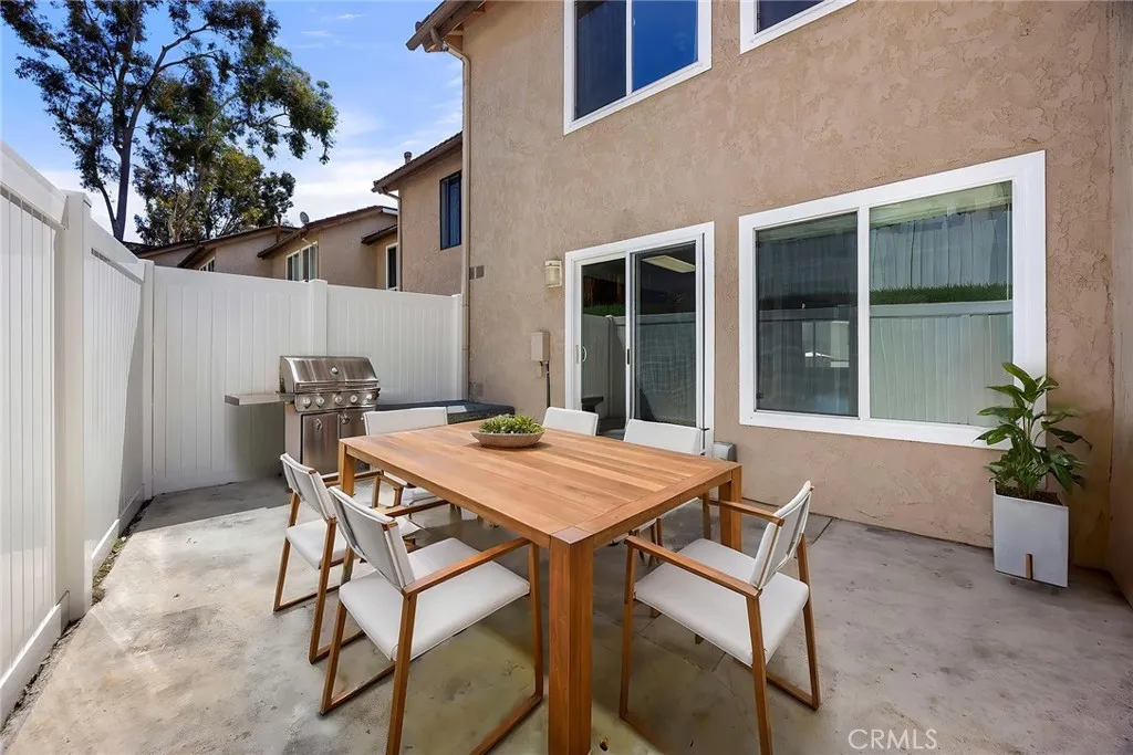 VIRTUALLY STAGED OUTDOOR PATIO