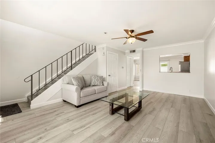 SPACIOUS LIVING ROOM