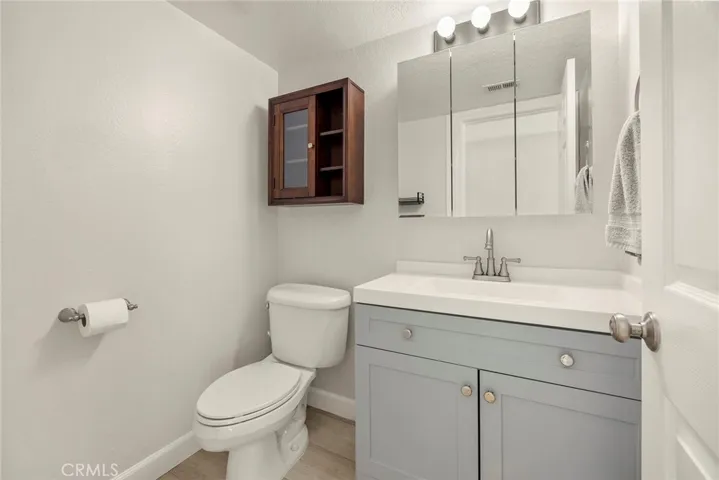 DOWNSTAIRS 1/2 BATH
