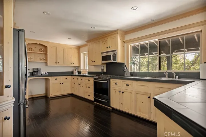 261 Ca-173, Lake Arrowhead, California 92352