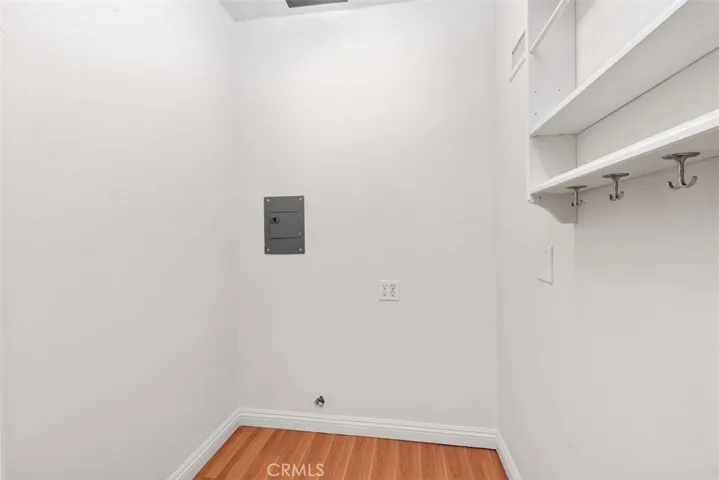 WALK-IN PANTRY