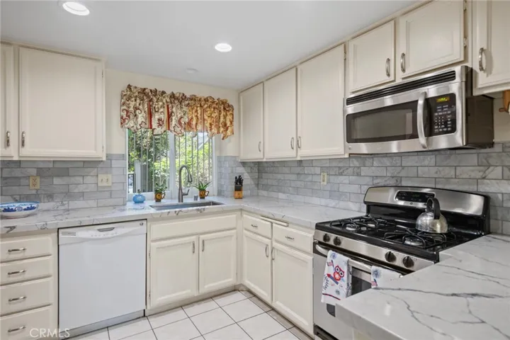 22006 Summit Hill Drive, Lake Forest, California 92630