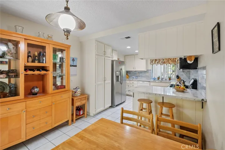 Kitchen breakfast bar and nook