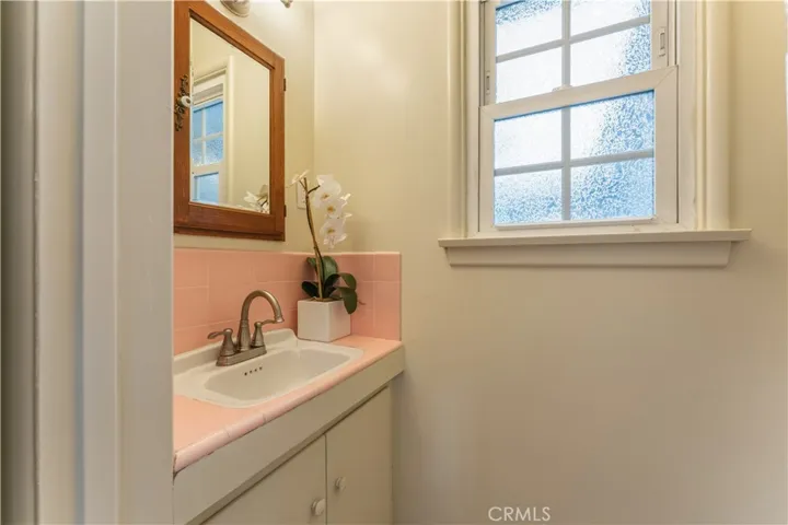 2429 Ganesha Avenue, Altadena, California 91001