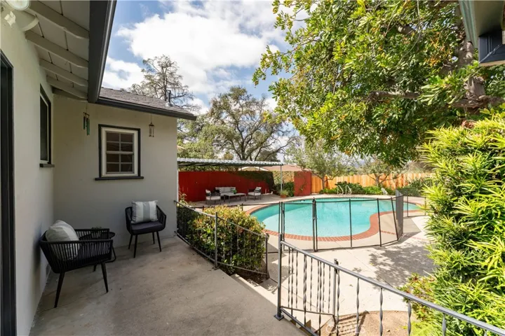 2429 Ganesha Avenue, Altadena, California 91001