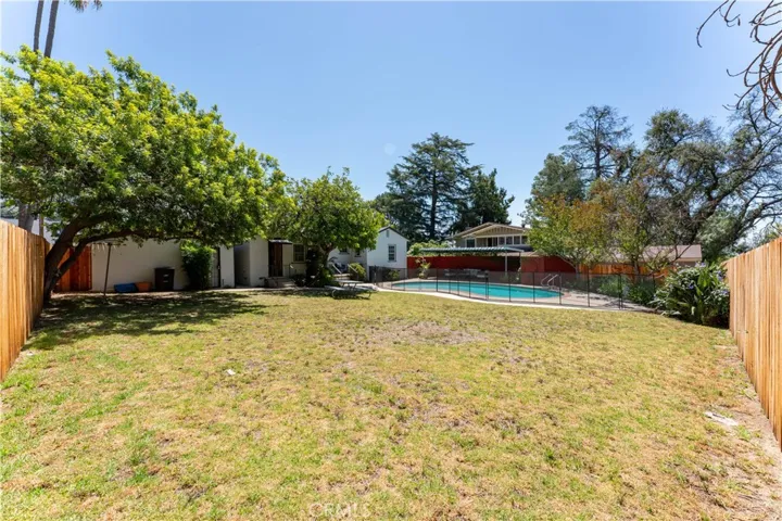2429 Ganesha Avenue, Altadena, California 91001