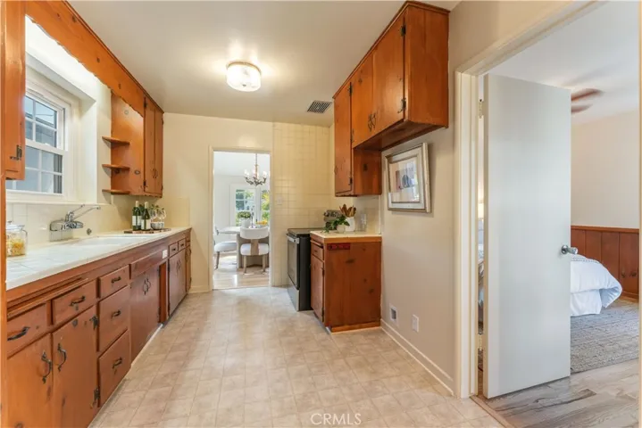 2429 Ganesha Avenue, Altadena, California 91001