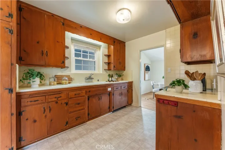 2429 Ganesha Avenue, Altadena, California 91001