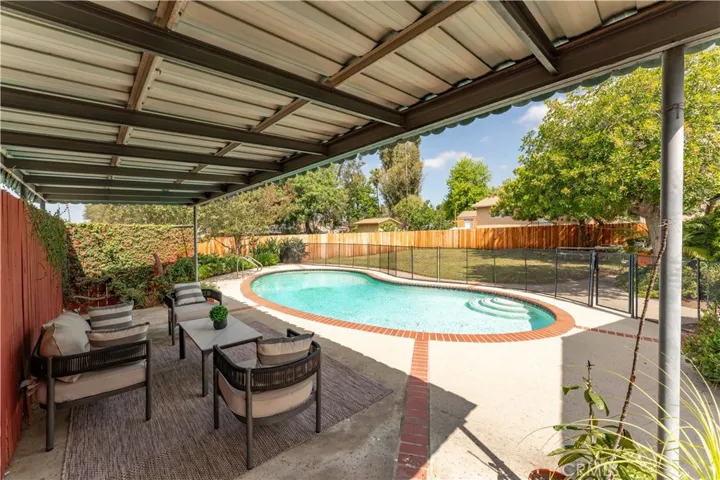 2429 Ganesha Avenue, Altadena, California 91001