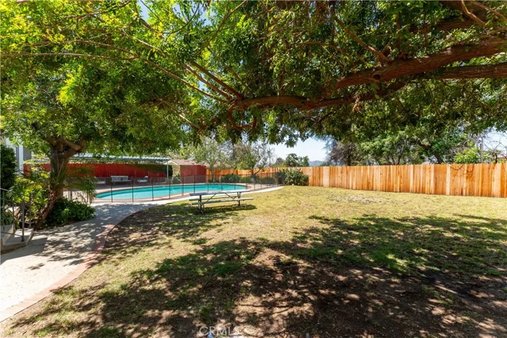 2429 Ganesha Avenue, Altadena, California 91001