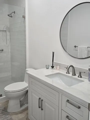 79865 Guest Room Full Bath