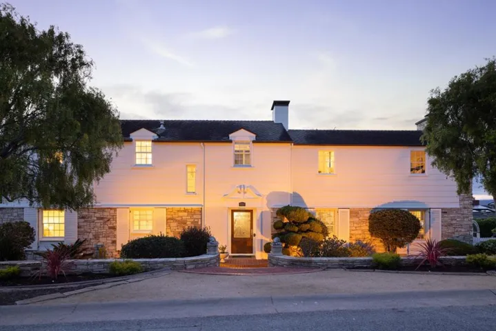 888 Del Monte Boulevard, Pacific Grove, California 93950
