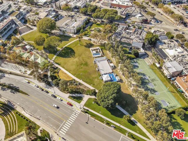 652 Huntley Drive 102, West Hollywood, California 90069