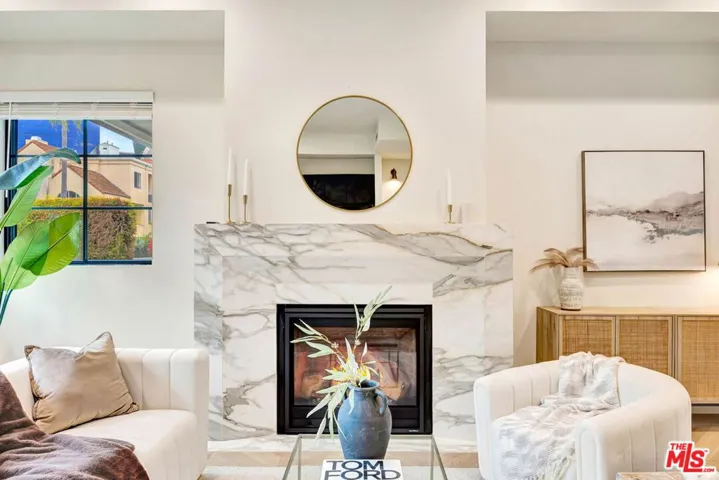 652 Huntley Drive 102, West Hollywood, California 90069