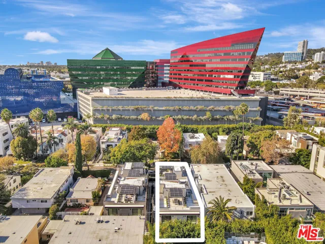652 Huntley Drive 102, West Hollywood, California 90069