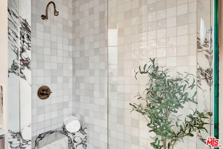 652 Huntley Drive 102, West Hollywood, California 90069