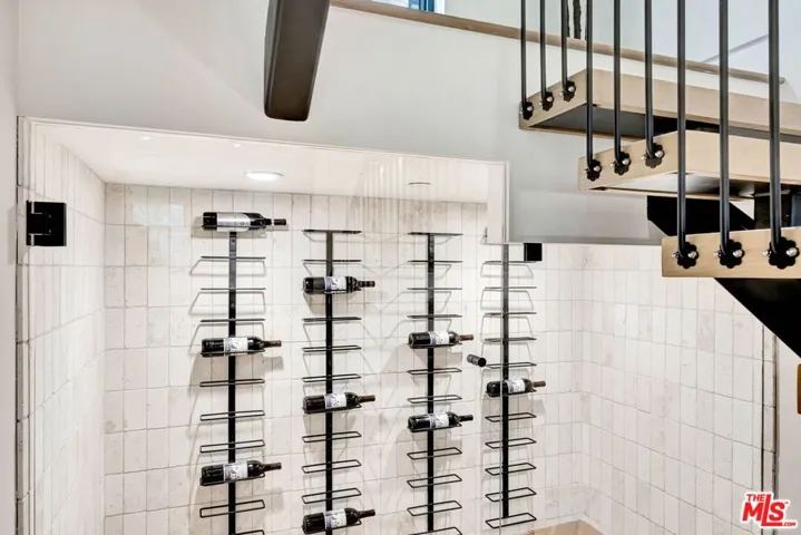 652 Huntley Drive 102, West Hollywood, California 90069