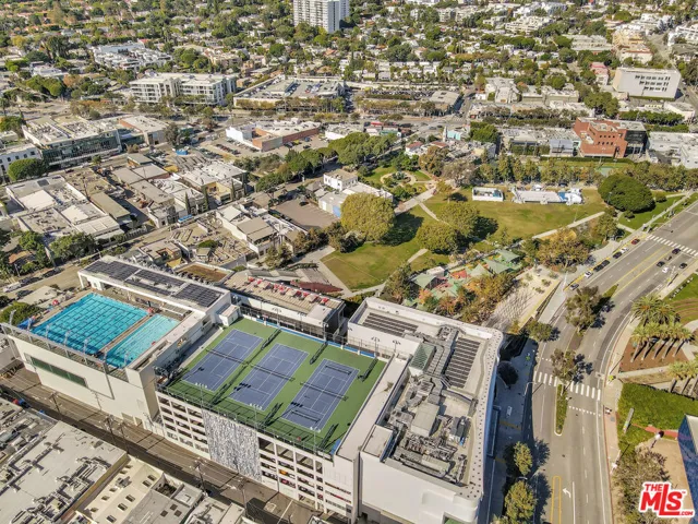 652 Huntley Drive 102, West Hollywood, California 90069
