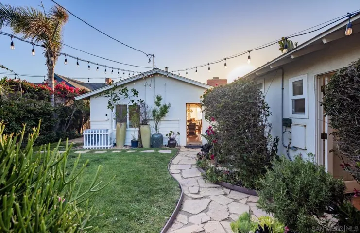 , Encinitas, California 92024