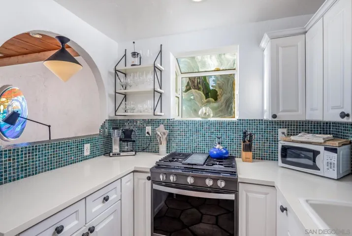 , Encinitas, California 92024