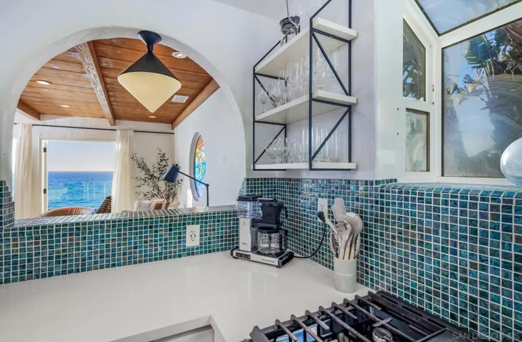 , Encinitas, California 92024