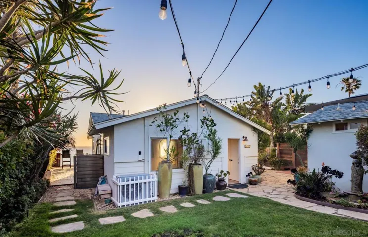 , Encinitas, California 92024