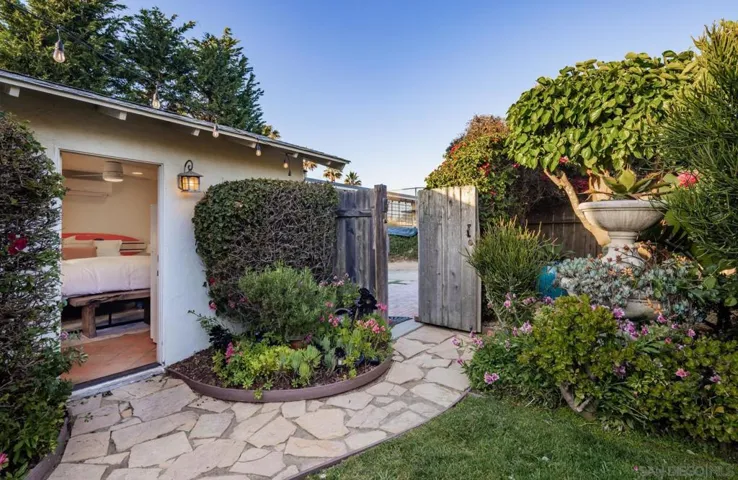 , Encinitas, California 92024
