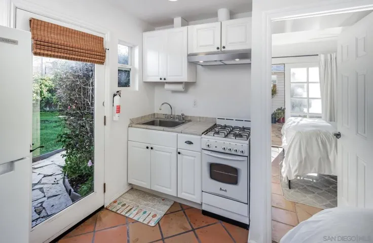 , Encinitas, California 92024