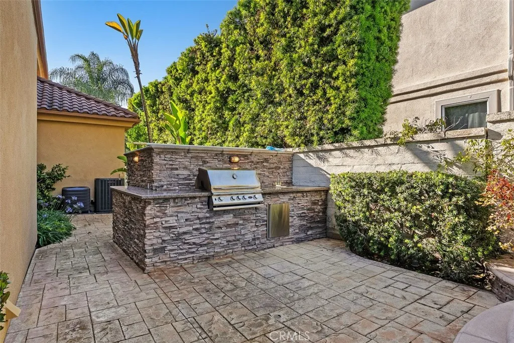 Outdoor Built-in BBQ